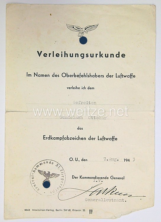 Urkundenpaar von einem Gefreiten /Ärmelband Afrika u. Erdkampfabzeichen der Luftwaffe Bild 2