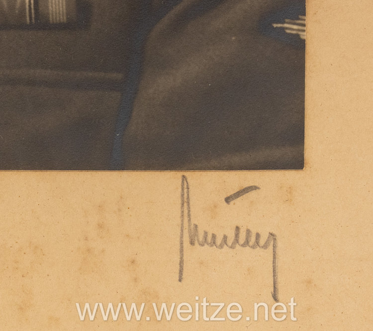 Waffen-SS großes gerahmtes Portraitfoto, Träger des Ritterkreuz des Eisernen Kreuzes SS-Sturmbannführer Wilhelm Dietrich, zuletzt Kommandeur des SS-Polizei-Panzergrenadier-Regiments 3 Bild 2