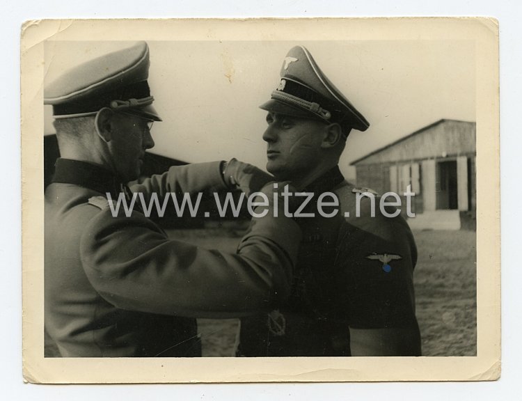 Waffen-SS 4 Fotos, Träger des Ritterkreuz des Eisernen Kreuzes SS-Sturmbannführer Wilhelm Dietrich, zuletzt Kommandeur des SS-Polizei-Panzergrenadier-Regiments 3 Bild 2