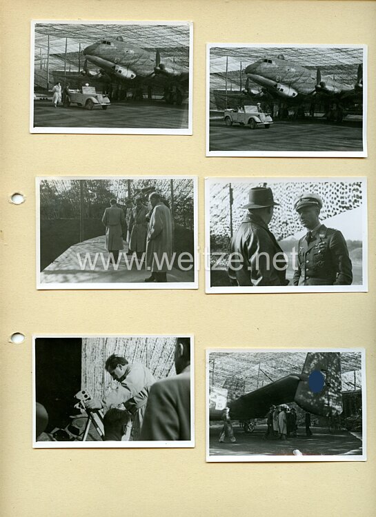 Luftwaffe Fotogruppe, Flugzeugführer und Träger des Deutschen Kreuzes in Gold bei der Fernaufklärergruppe 5. besichtigt mit Ingenieuren die neuen Fernaufklärer Junker Ju 290 A-5 Bild 2