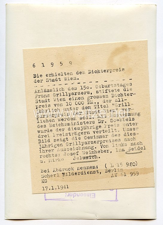 3. Reich Pressefoto: Josef Weinheber, Lina Seidel und Hirko Jelusich erhalten den Dichterpreis der Stadt Wien 17.1.1941 Bild 2