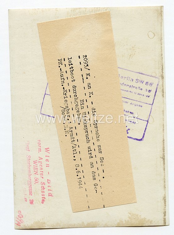 Kriegsmarine Pressefoto: Ein Winkspruch wird an das Geleitboot durchgegeben 8.6.1944 Bild 2